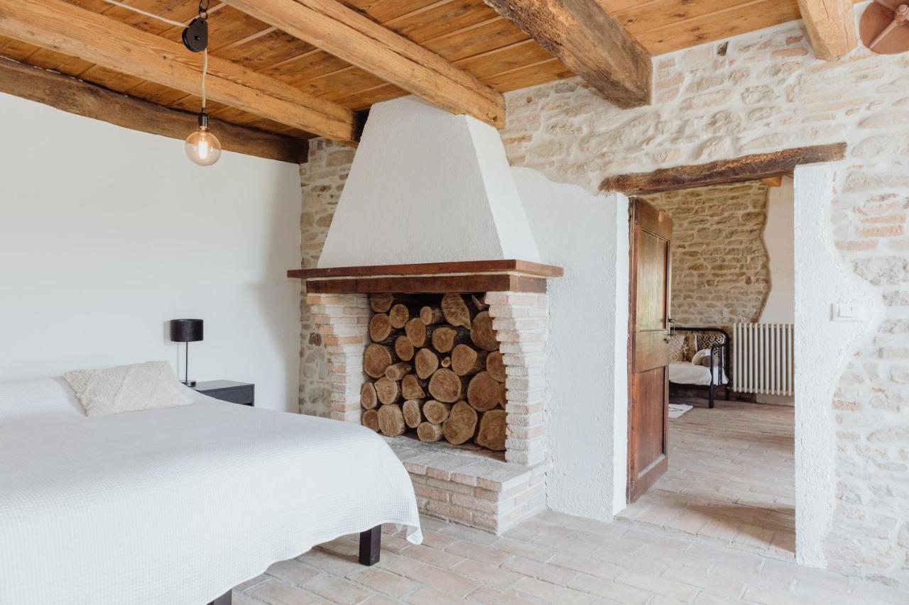 Agriturismo Qui Voglio Monte Roberto Esterno foto