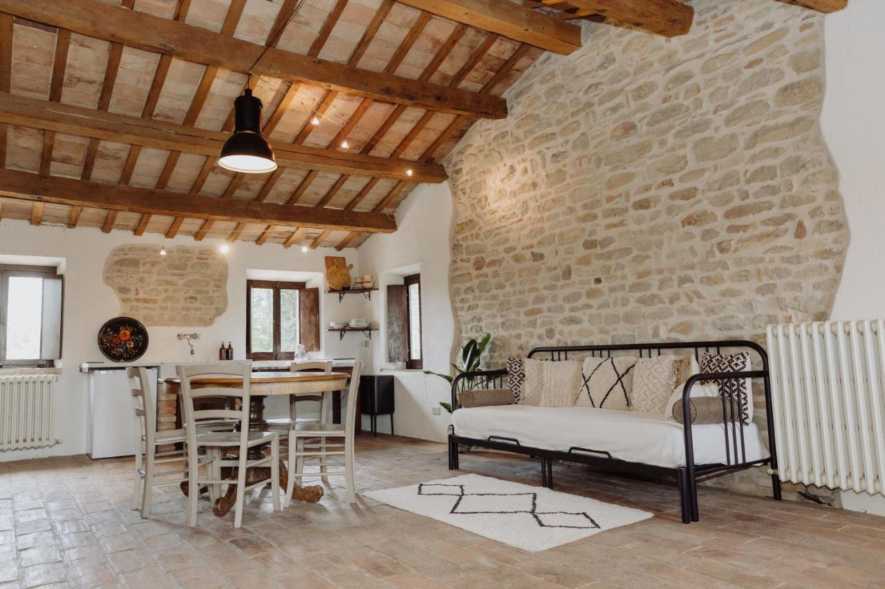 Agriturismo Qui Voglio Monte Roberto Esterno foto