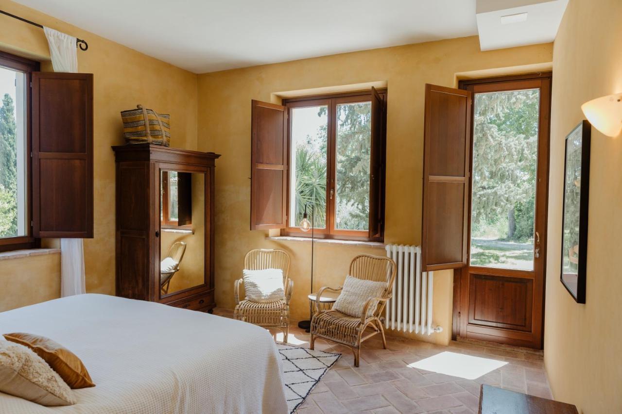 Agriturismo Qui Voglio Monte Roberto Esterno foto