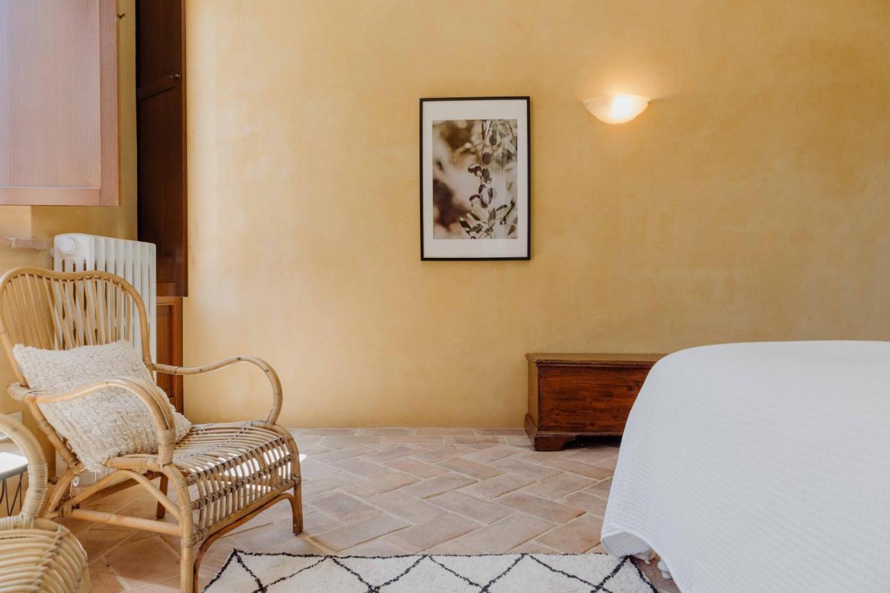 Agriturismo Qui Voglio Monte Roberto Esterno foto